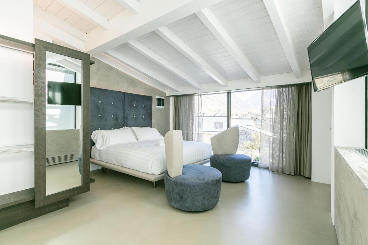 Domus Cavour Rooms&Suites Tirano Exteriör bild