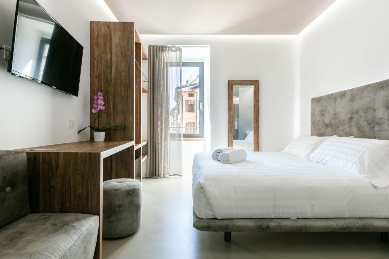 Domus Cavour Rooms&Suites Tirano Exteriör bild