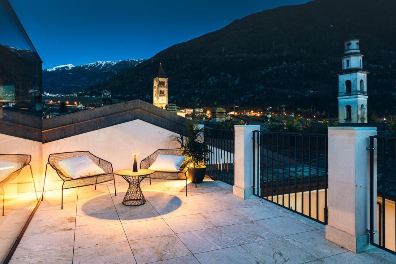Domus Cavour Rooms&Suites Tirano Exteriör bild