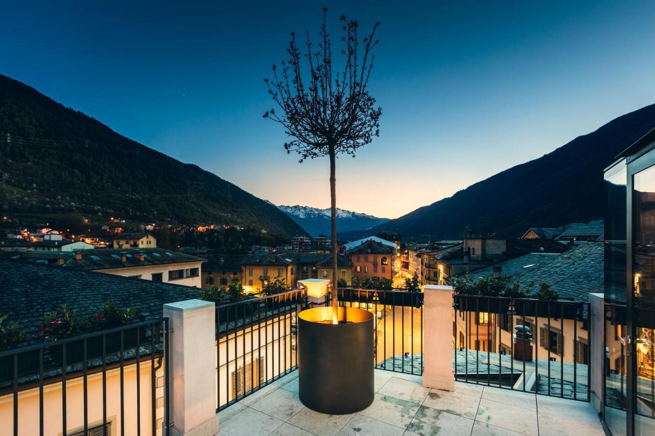 Domus Cavour Rooms&Suites Tirano Exteriör bild