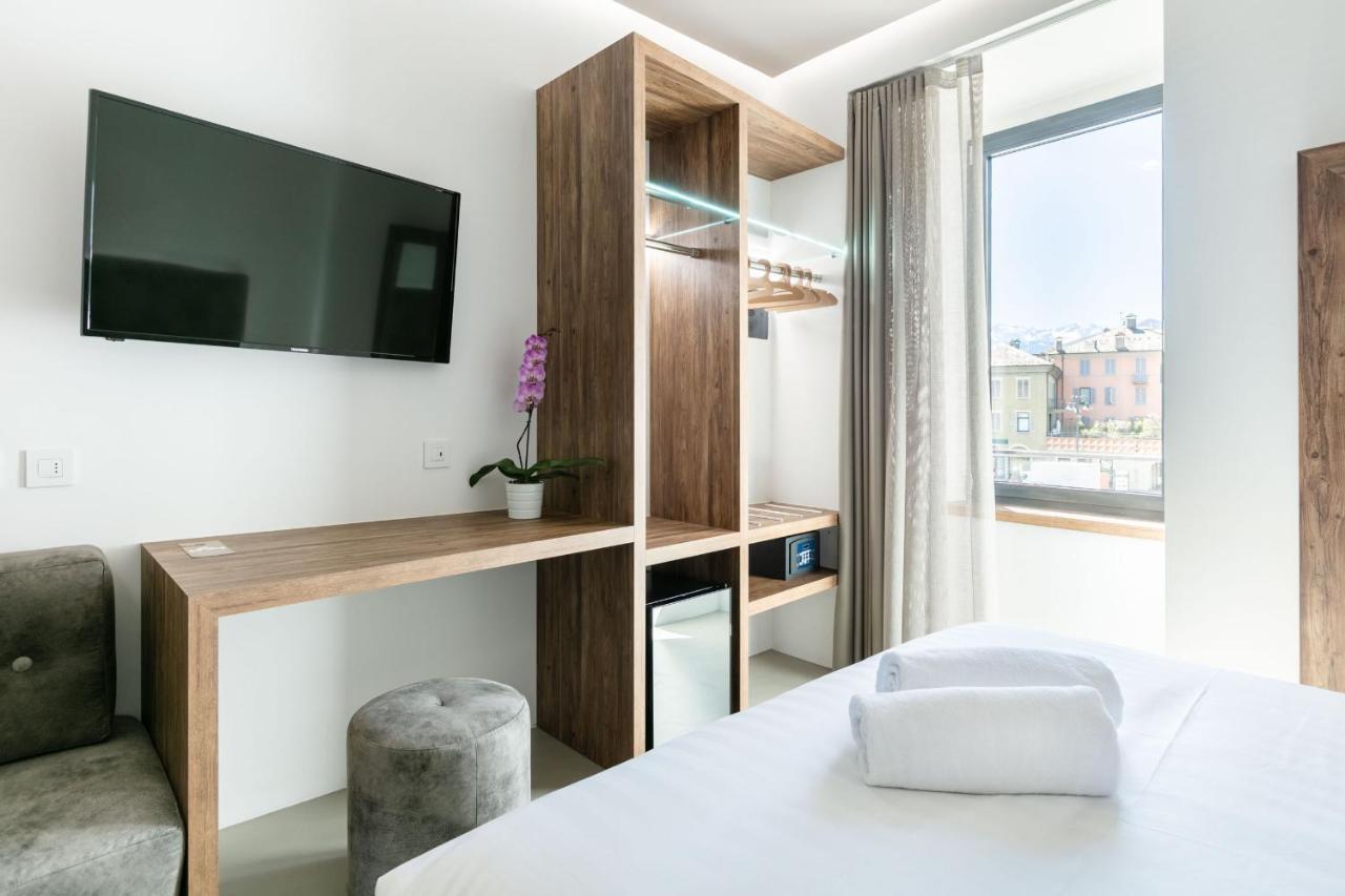 Domus Cavour Rooms&Suites Tirano Exteriör bild