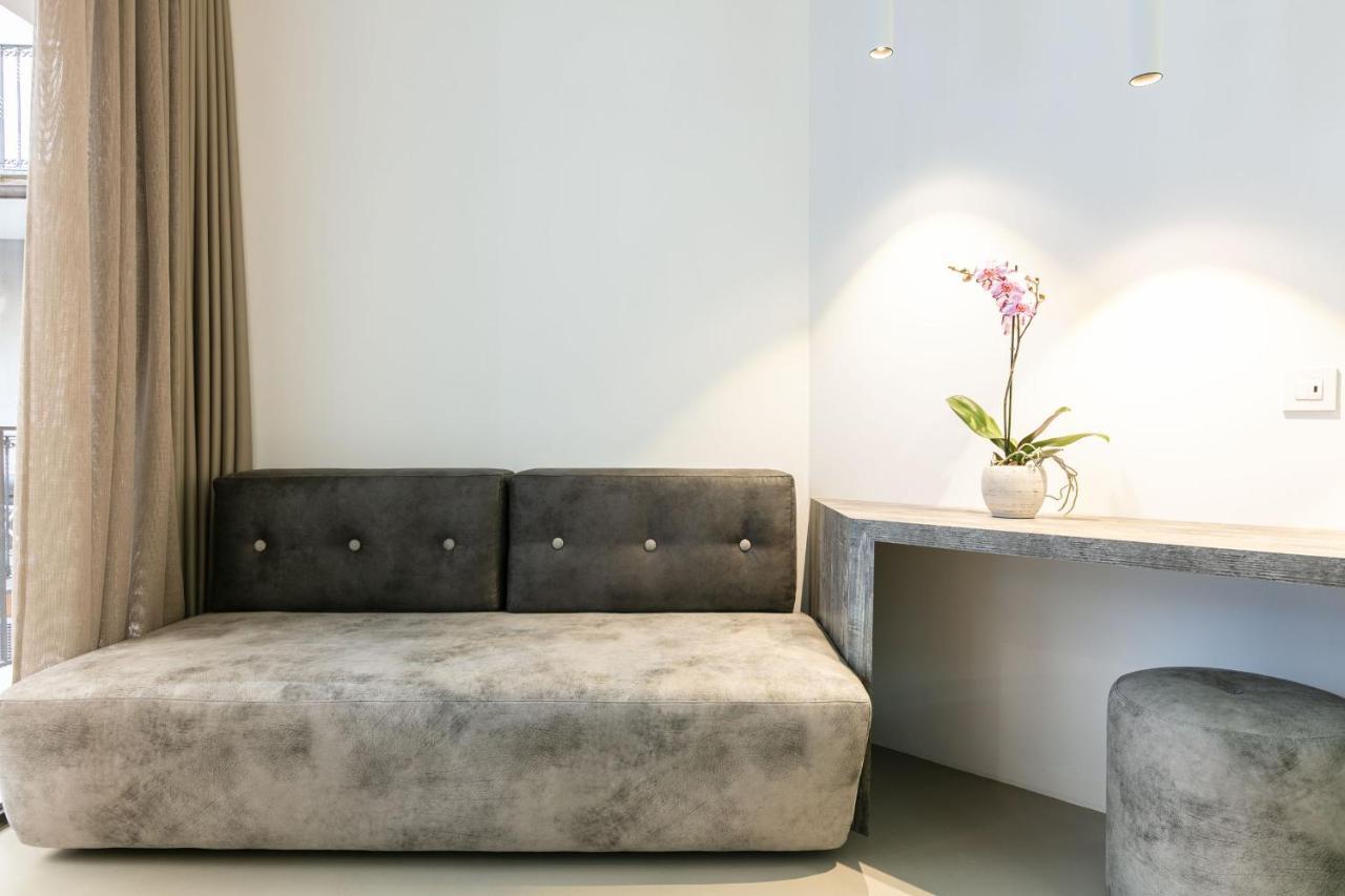 Domus Cavour Rooms&Suites Tirano Exteriör bild