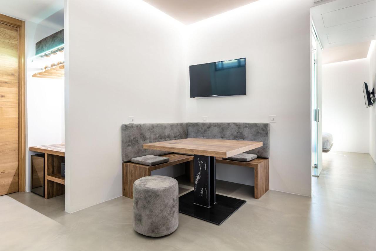 Domus Cavour Rooms&Suites Tirano Exteriör bild