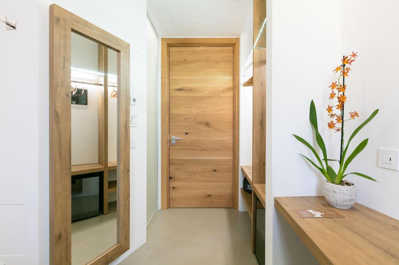 Domus Cavour Rooms&Suites Tirano Exteriör bild