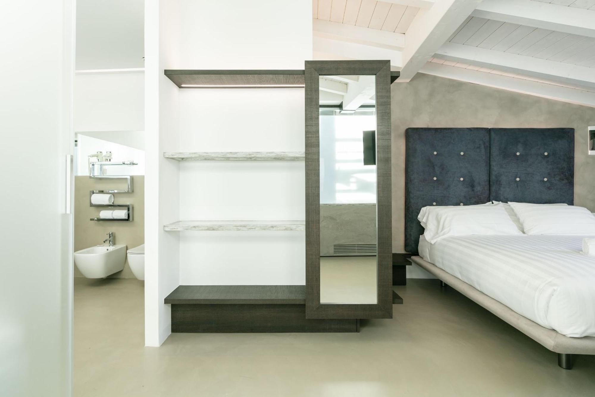 Domus Cavour Rooms&Suites Tirano Rum bild